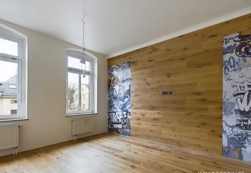 Sanierter Wohnraum mit Holzboden